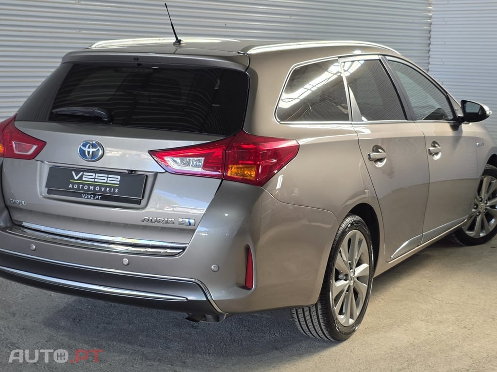 Toyota Auris Touring Sports 1.8 HSD Exclusive - Adaptada A Pessoas Com Mobilidade Reduzida
