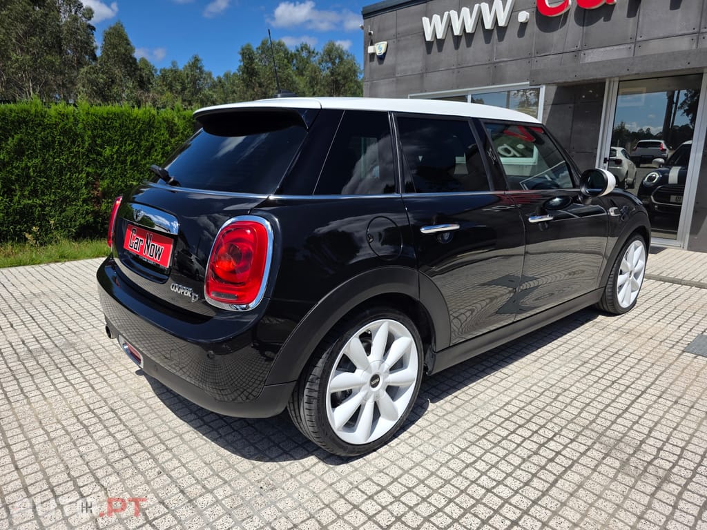 MINI Cooper D AUTO 5 Portas