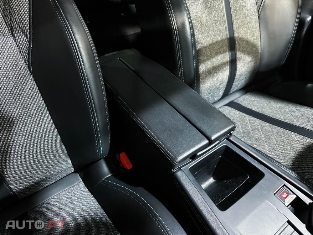 Peugeot 408 1.2 PureTech Allure Pack EAT8