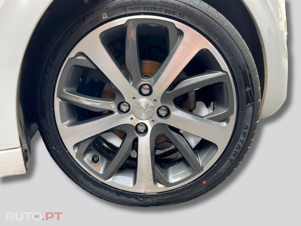 Peugeot 208  1.2 e-THP Féline