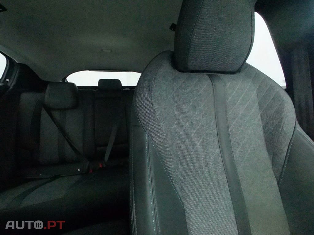 Peugeot 408 1.2 PureTech Allure EAT8