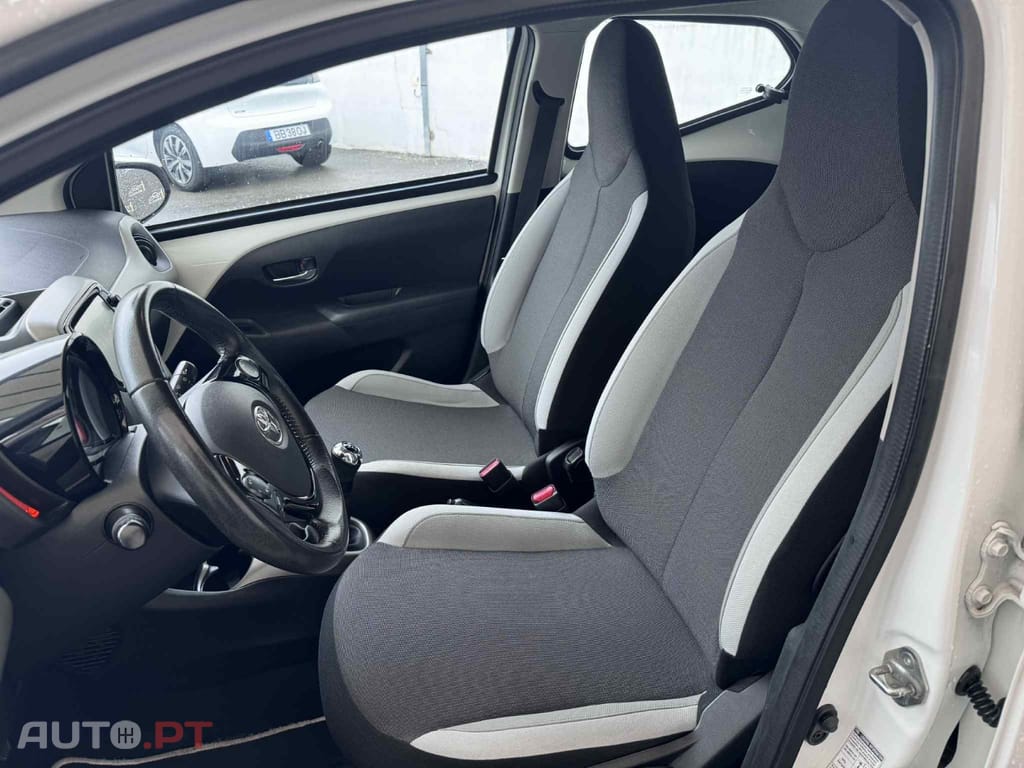 Toyota Aygo 1.0 X-Play Plus