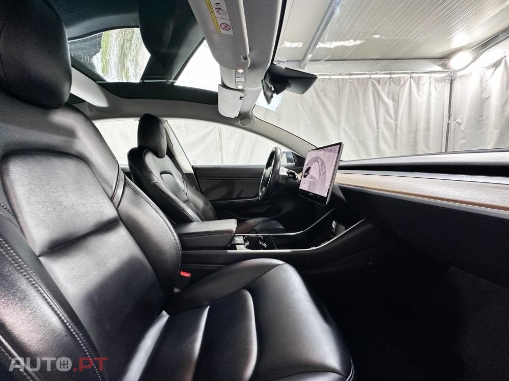 Tesla Model 3 Long-Range Dual Motor AWD — fotografia 9