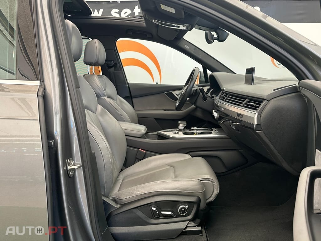 Audi Q7 3.0 TDi quattro S-line Tiptronic 7L