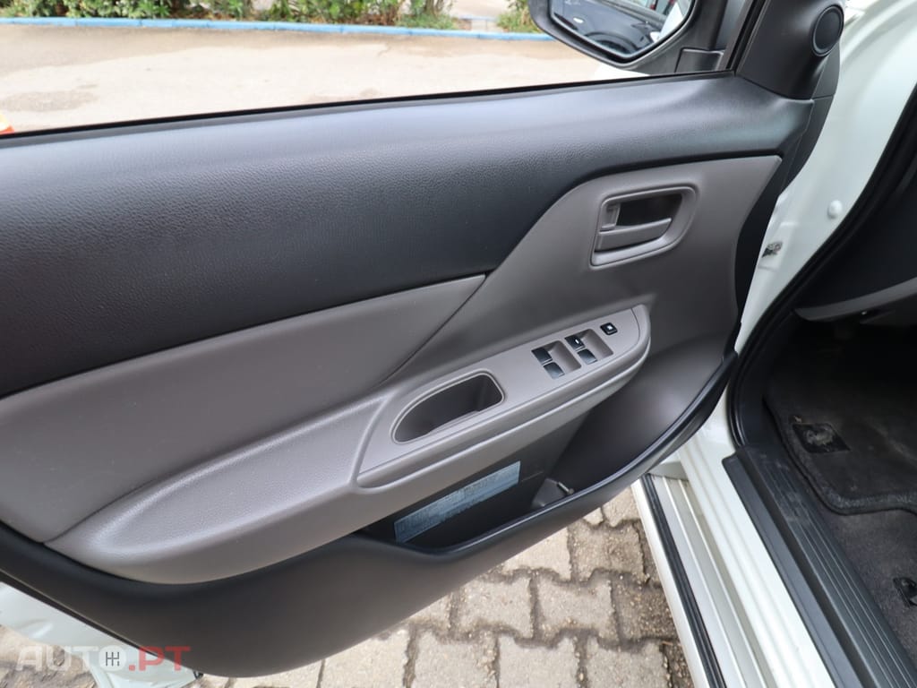 Mitsubishi L200 2.4 DI-D CD 4Kaizen Space Cab 3L 4WD