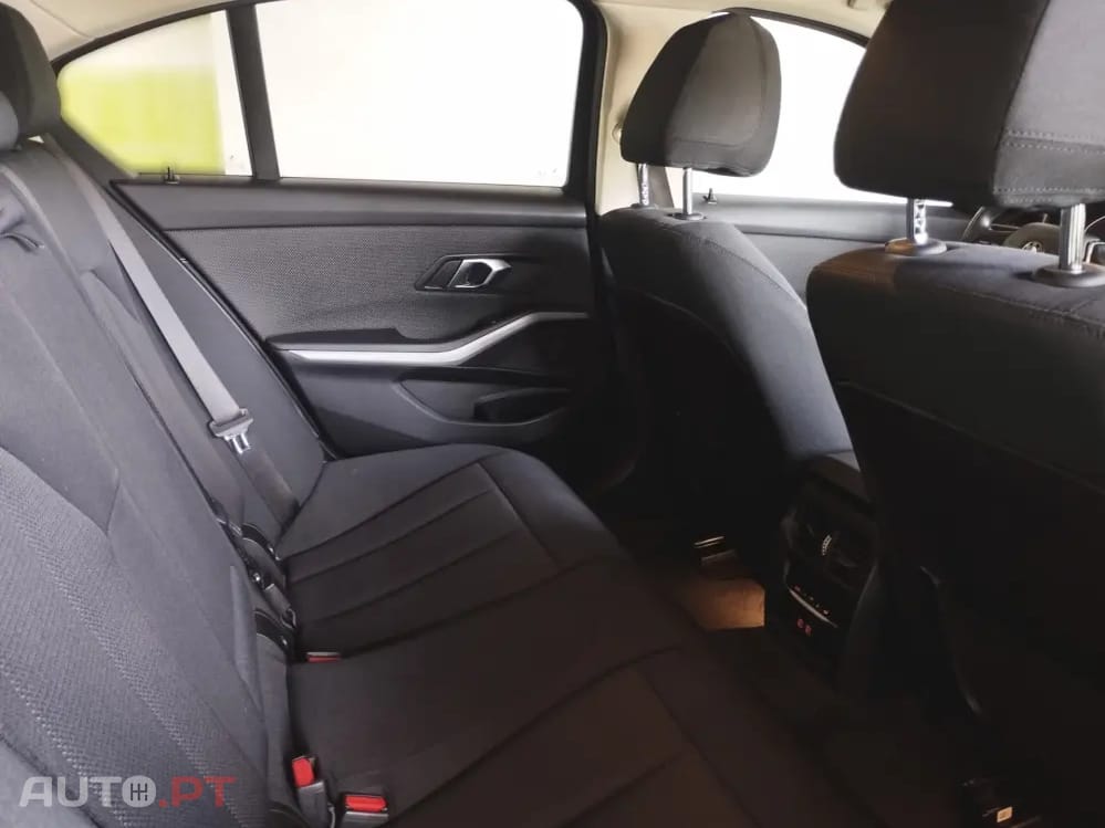 BMW 320 d Pack M Auto — fotografia 9
