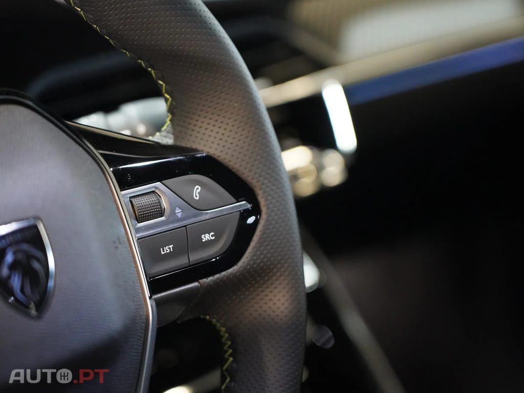 Peugeot E-2008 54 kWh GT