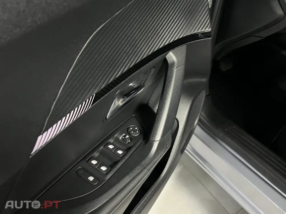 Peugeot 2008 1.2 Hybrid Allure e-DCS6