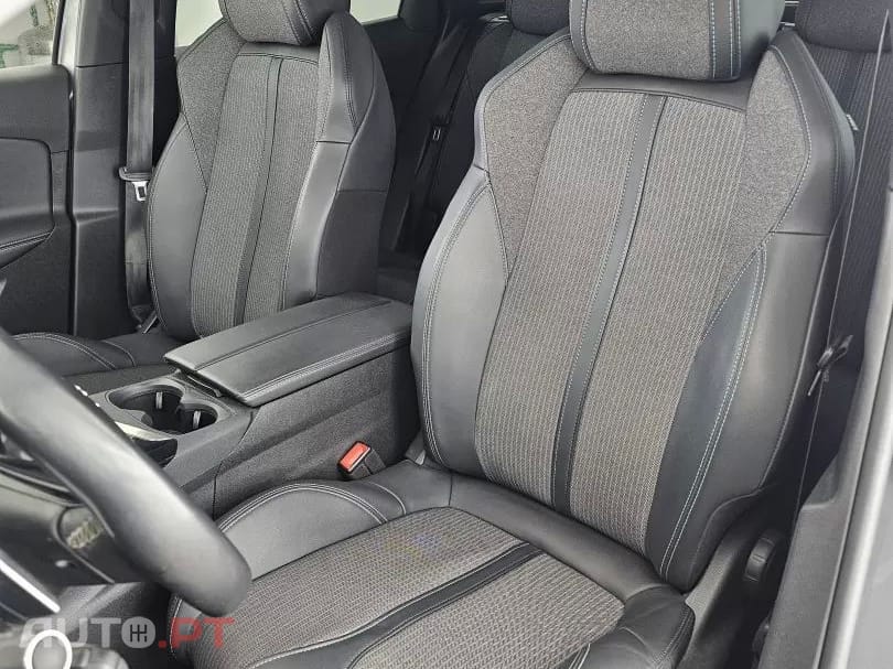 Peugeot 3008 1.6 Hybrid Allure e-EAT8