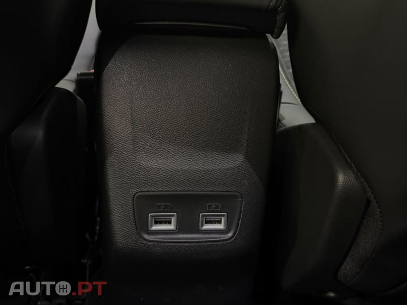 Peugeot E-2008 50 kWh Active