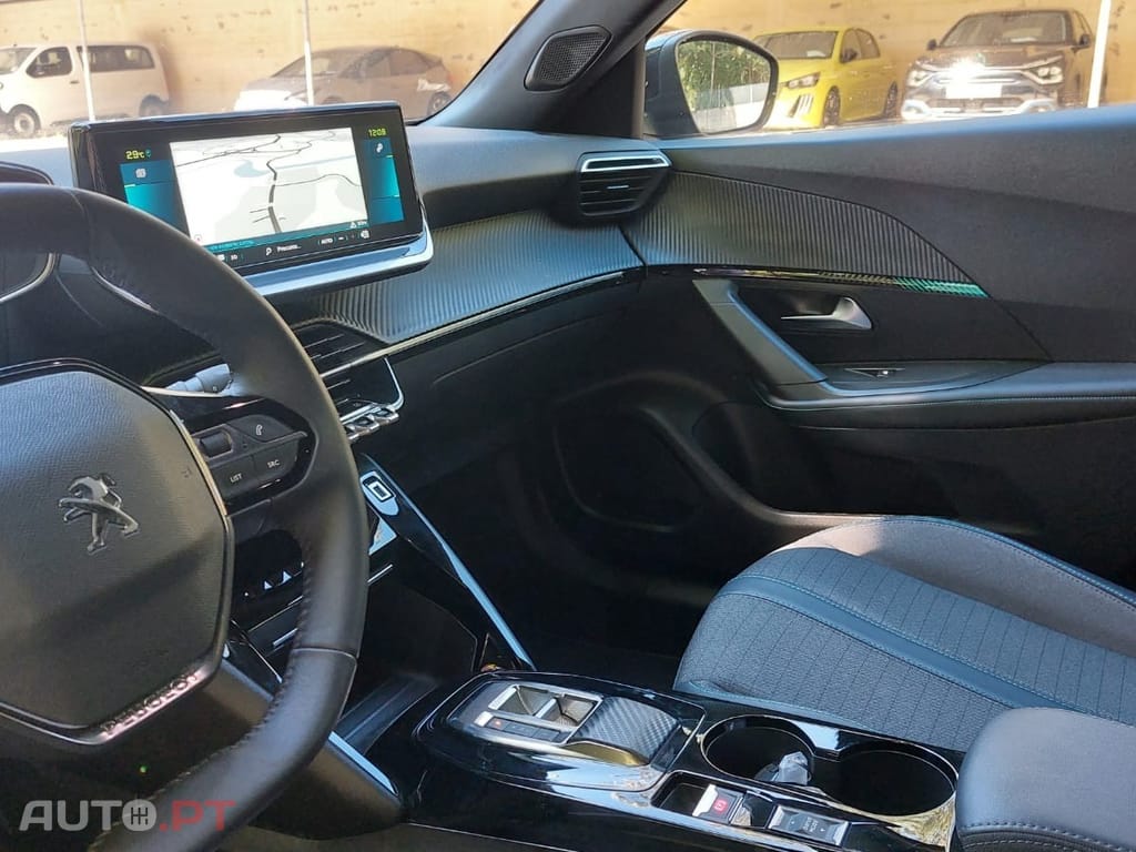 Peugeot E-2008 50 kWh Allure