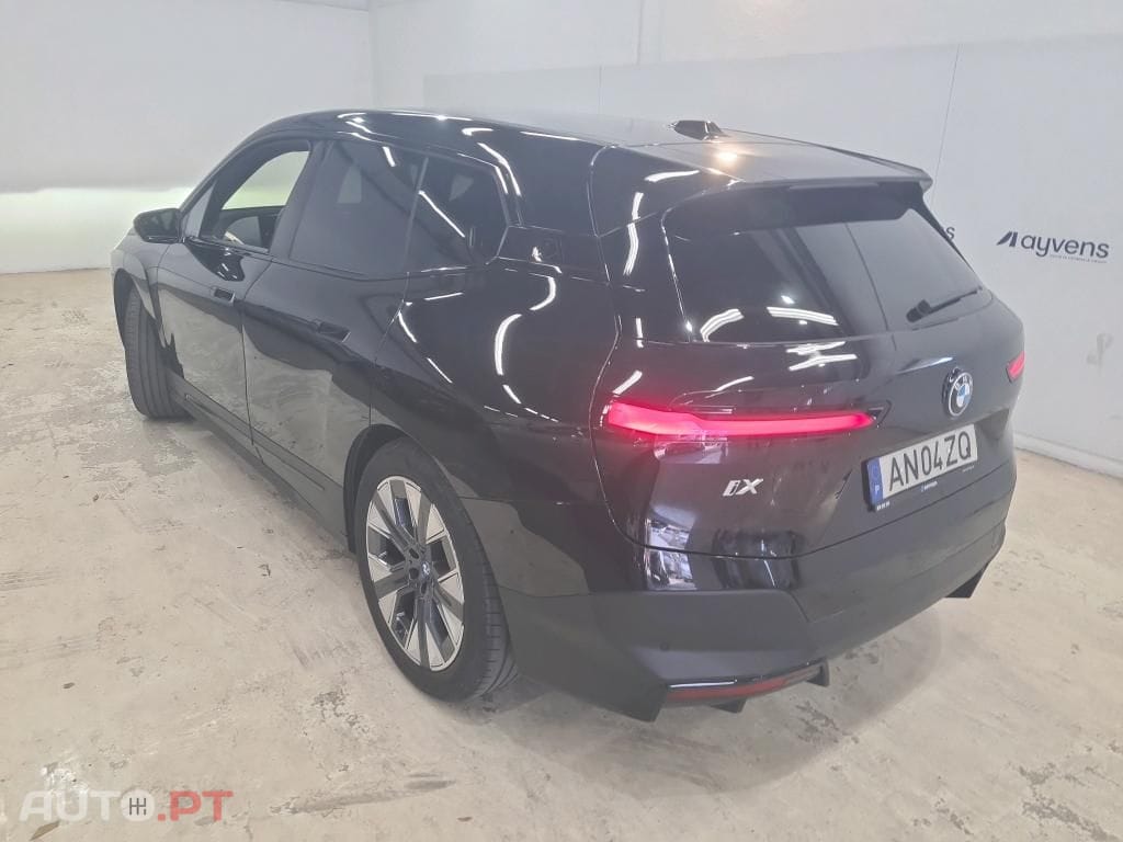 BMW iX xDrive 40