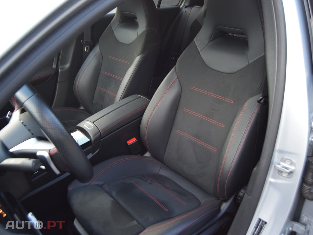 Mercedes-Benz A 250 e AMG Line