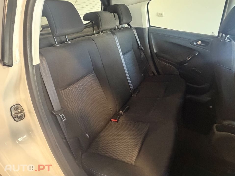Peugeot 208 1.6 BlueHDi Style