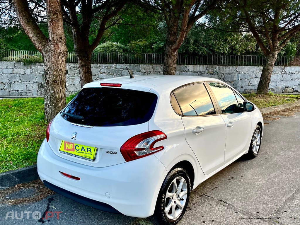 Peugeot 208 ..