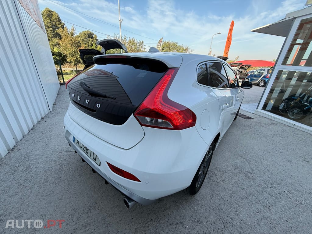 Volvo V40 2.0 D2 R-Design