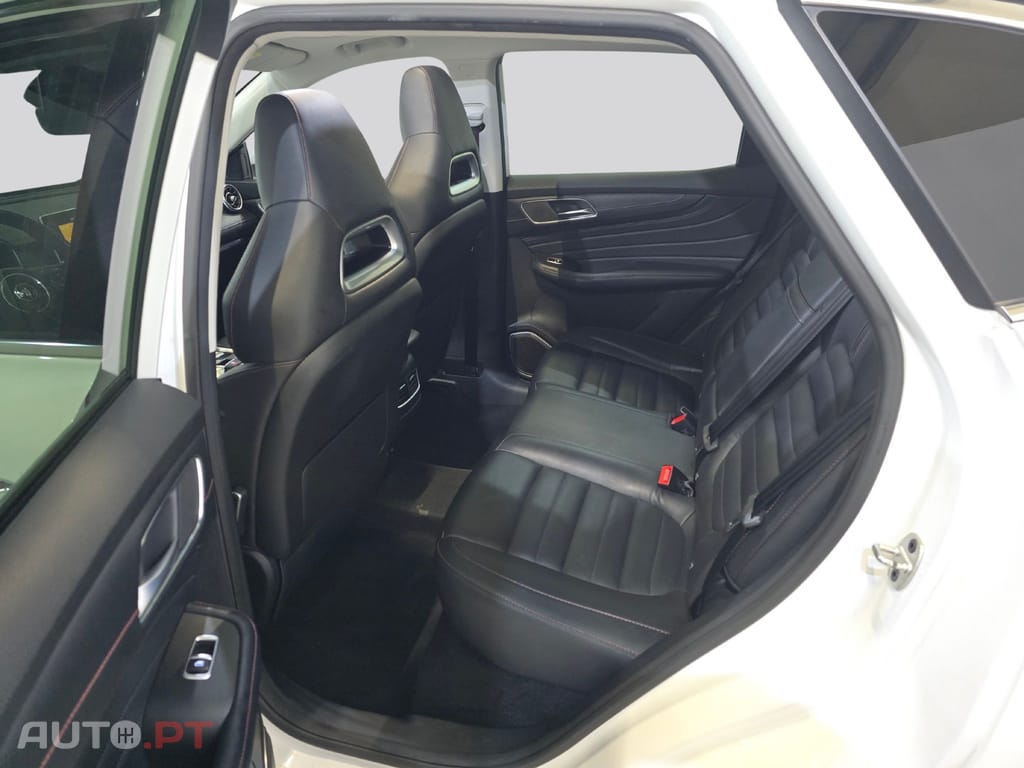 MG EHS PHEV Hybrid Luxury
