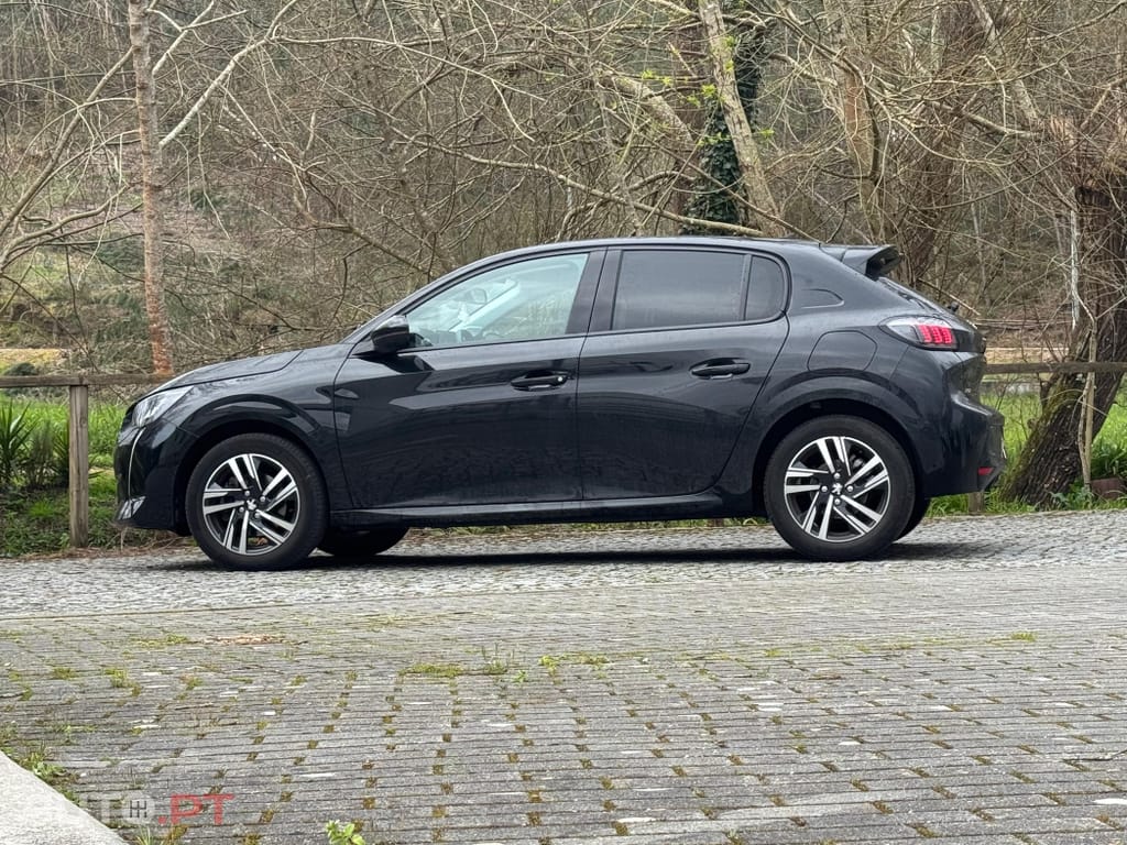 Peugeot 208 1.2 PureTech Allure EAT8