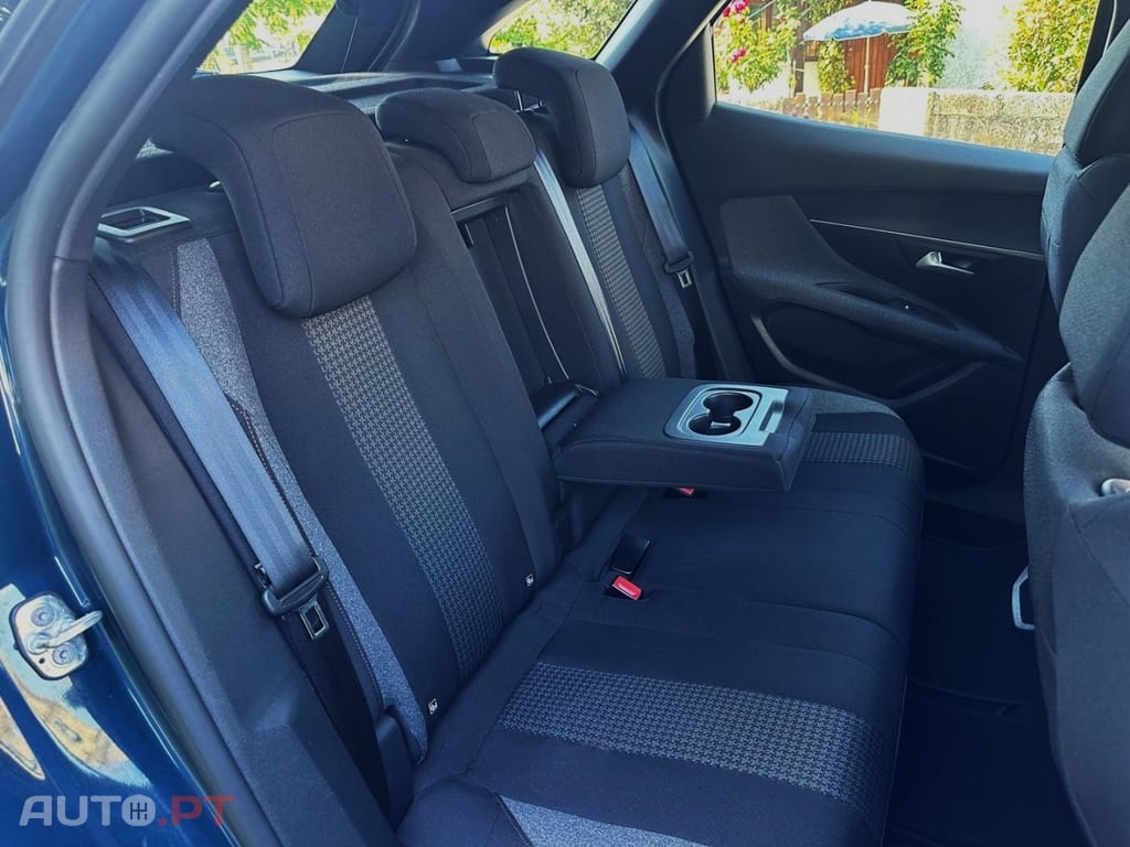 Peugeot 3008 1.5 BlueHDi Active