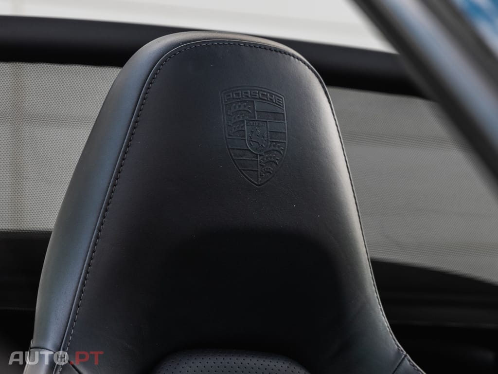 Porsche 911 Carrera 4 Cabriolet PDK Black Edition