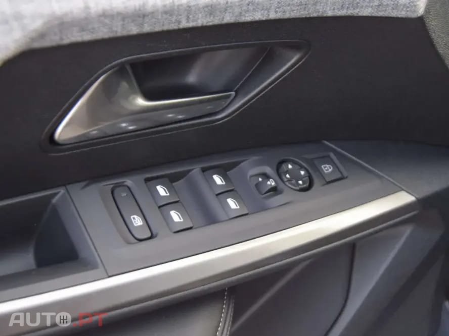 Peugeot 3008 1.2 Hybrid Allure e-DCS6