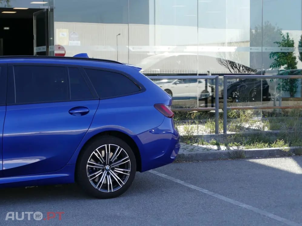 BMW 330 e Pack Desportivo M Auto