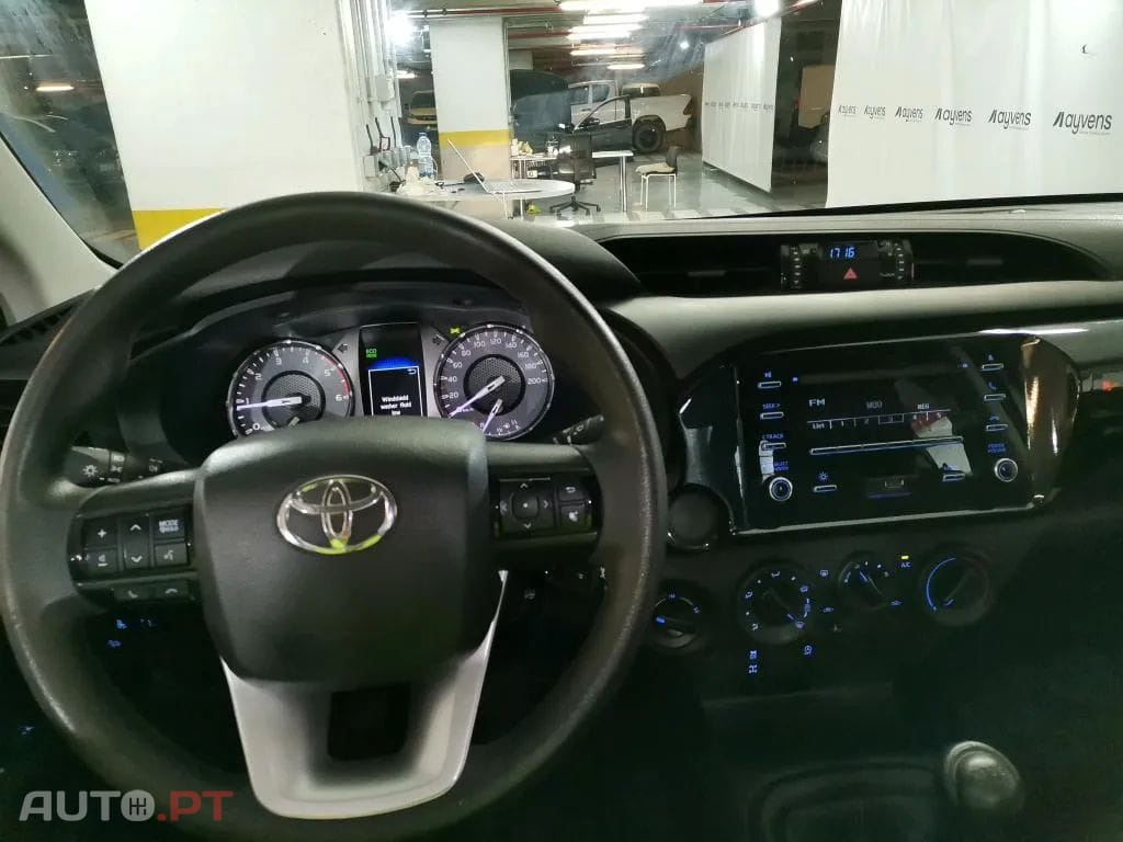 Toyota Hilux HILUX 2.4 D-4D 4WD CE CH 3L