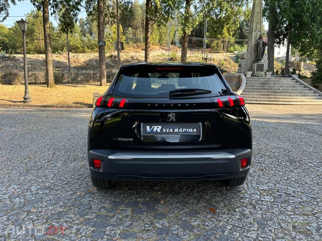 Peugeot E-2008 50 kWh Active Pack