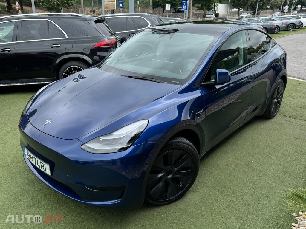 Tesla Model Y Long-Range RWD