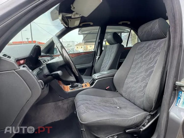 Mercedes-Benz E 220 CDI Classic