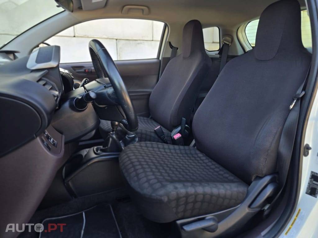 Toyota iQ 1.0 VVT-i