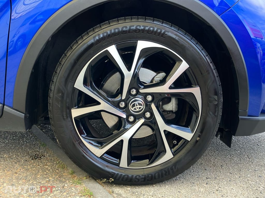 Toyota C-HR 1.8 Hybrid Square Collection