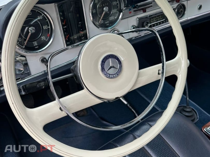 Mercedes-Benz SL 230 Pagode