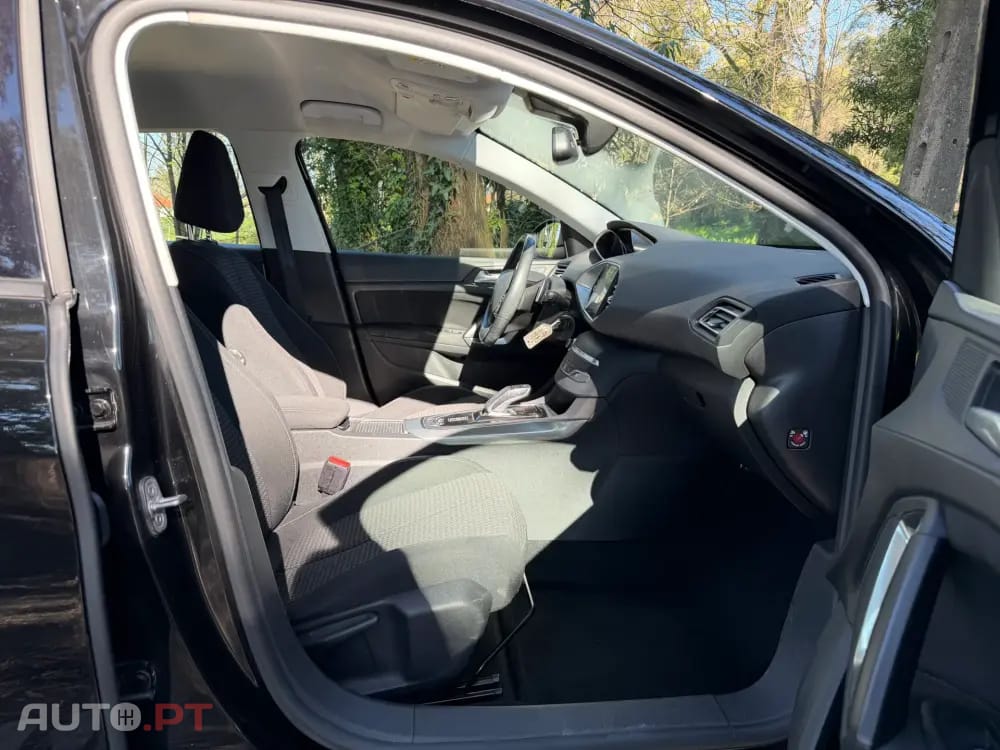 Peugeot 308 1.2 PureTech Allure EAT8