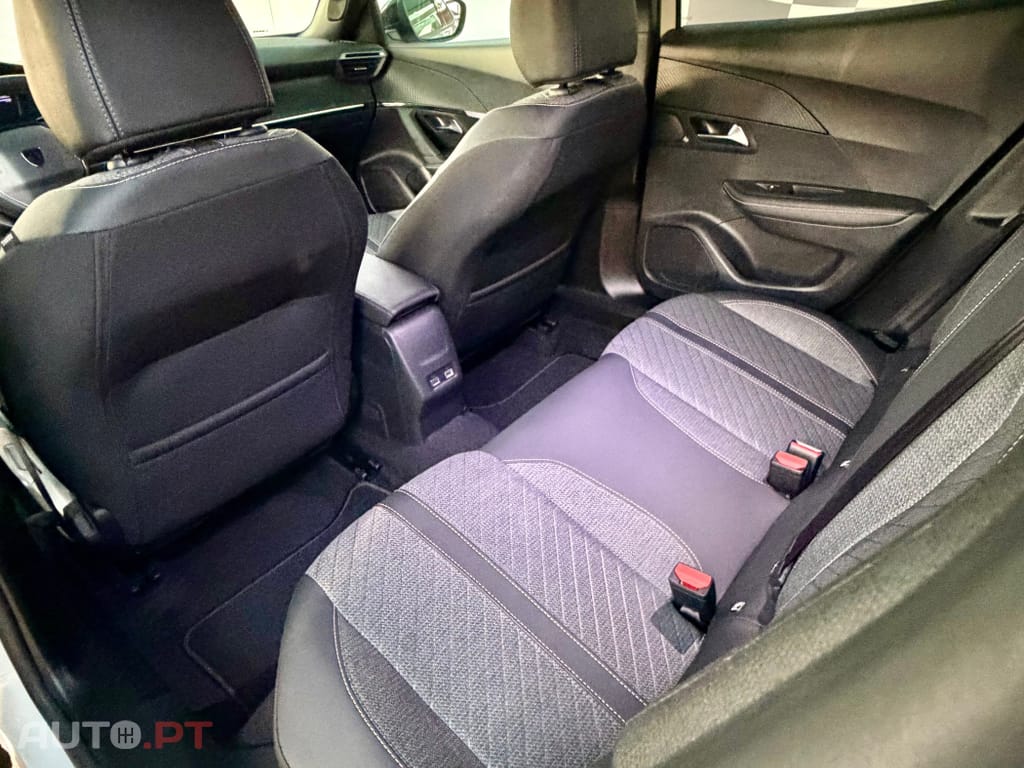 Peugeot 2008 1.2 Hybrid Allure e-DCS6