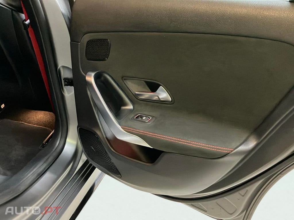 Mercedes-Benz A 35 AMG 4Matic Speedshift DCT 7G