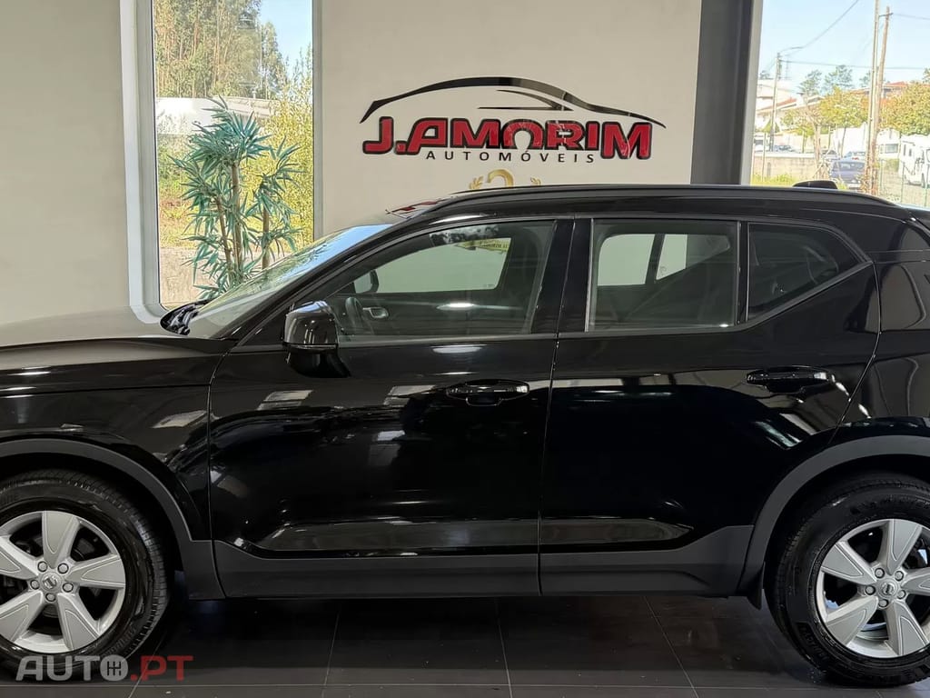 Volvo XC 40 1.5 T2 Momentum Core — fotografia 3