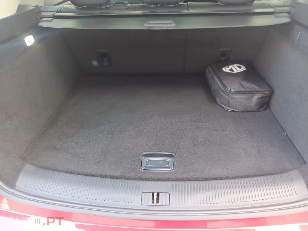 MG EHS LUXURY PHEV