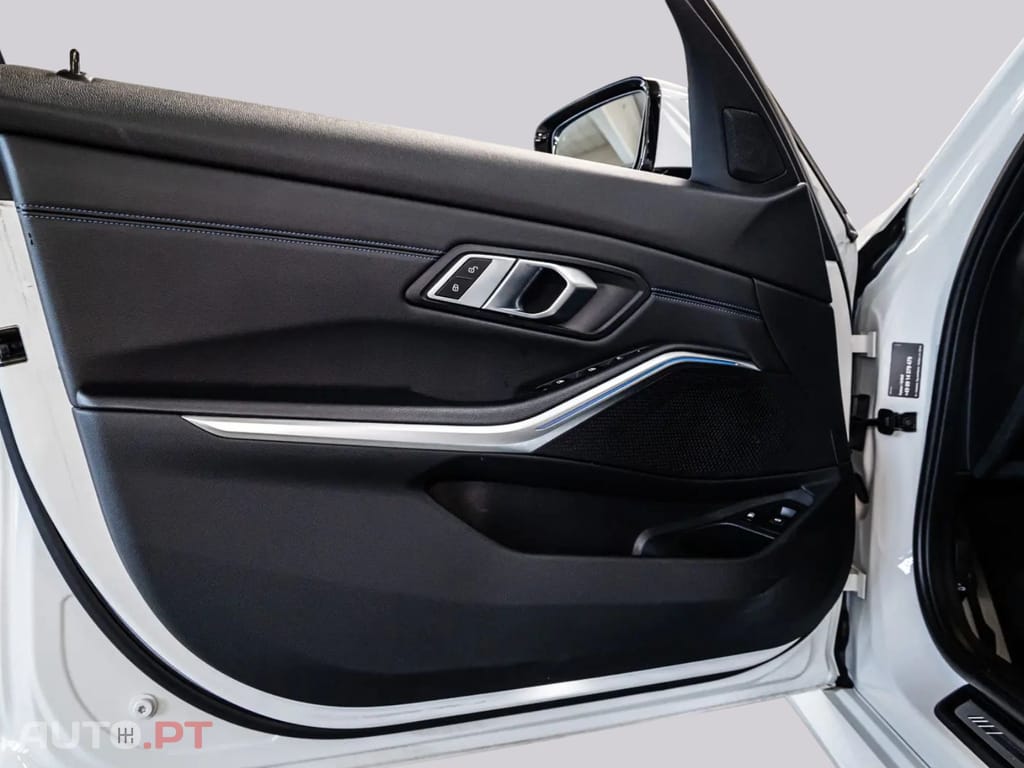 BMW 330 xDRIVE TOURING M SPORT I.V.A DEDUTIVEL 