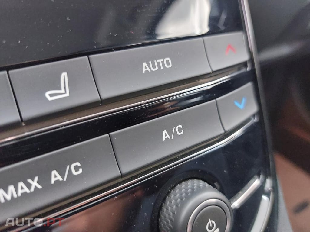 Jaguar XE 2.0 D Prestige
