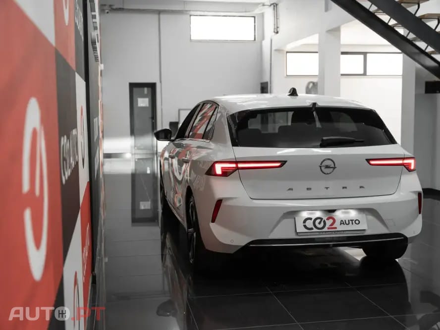 Opel Astra 1.2 T Elegance