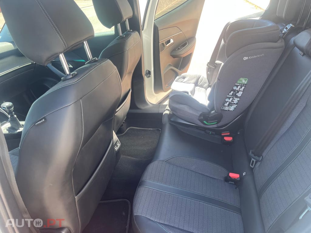 Peugeot 2008 1.2 PureTech Allure