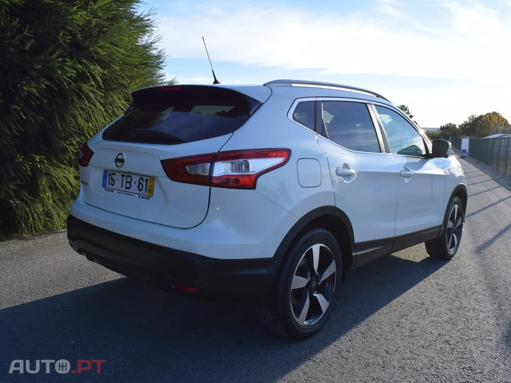 Nissan Qashqai 1.5 dCi N-Connecta J18+Led