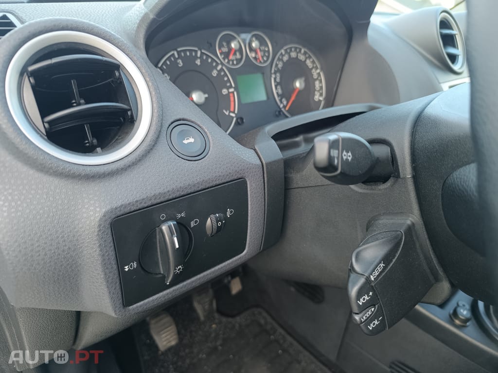 Ford Fiesta 1.25 First Edition - Um dono