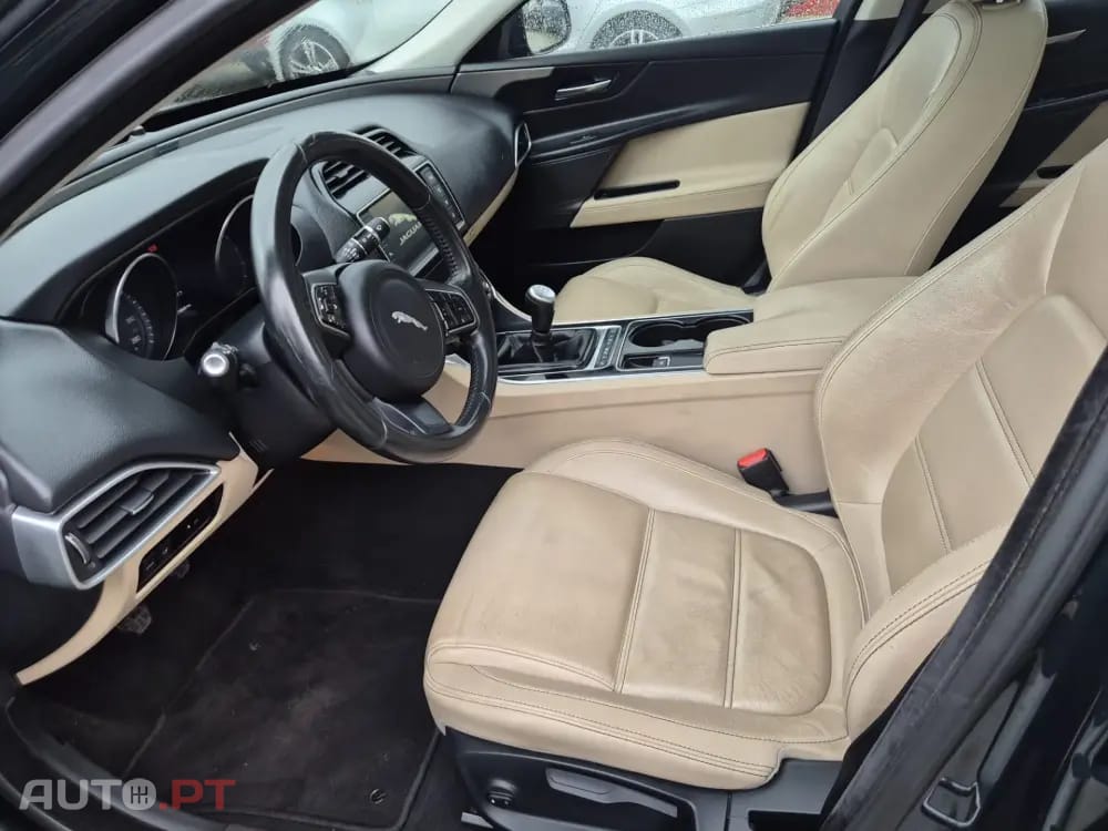 Jaguar XE 2.0 D Prestige
