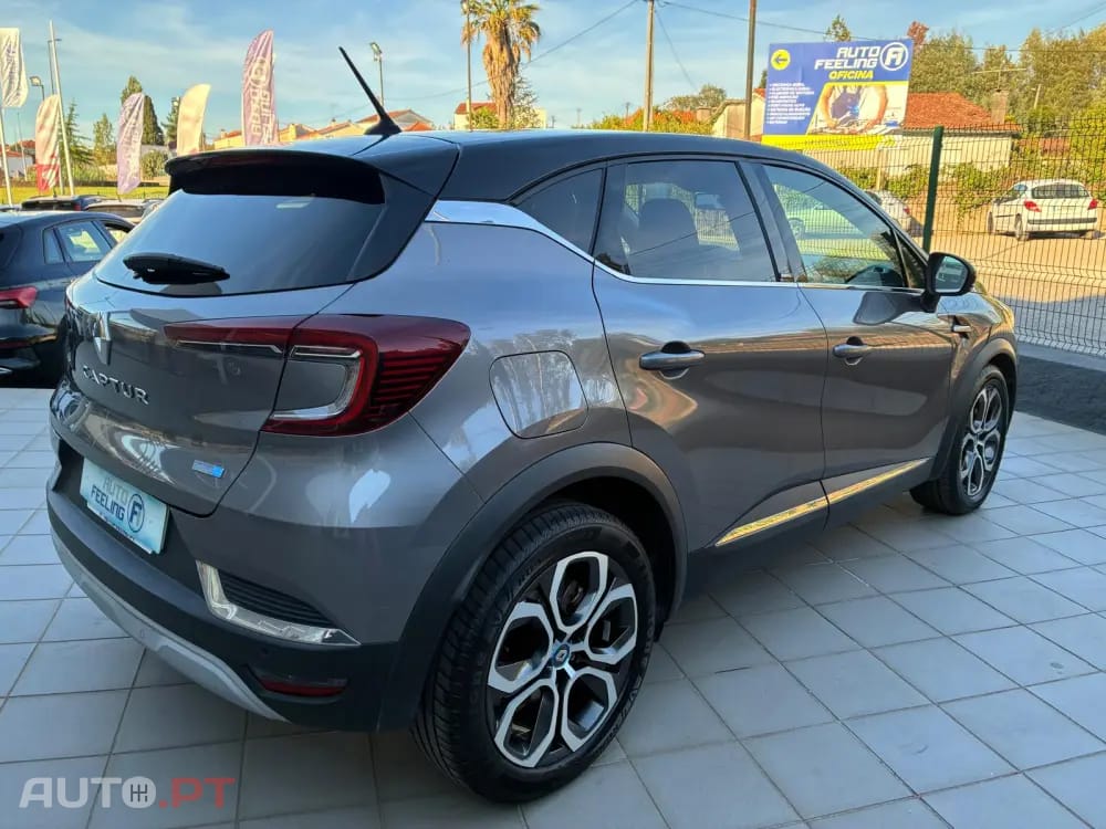 Renault Captur 1.6 HYBRID E-TECH INTENS
