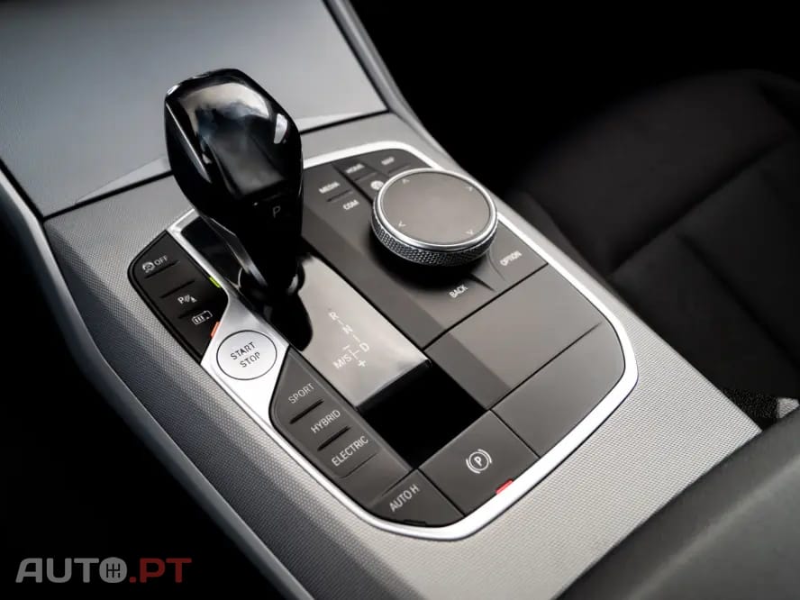 BMW 330 e Corporate Edition Auto — fotografia 14