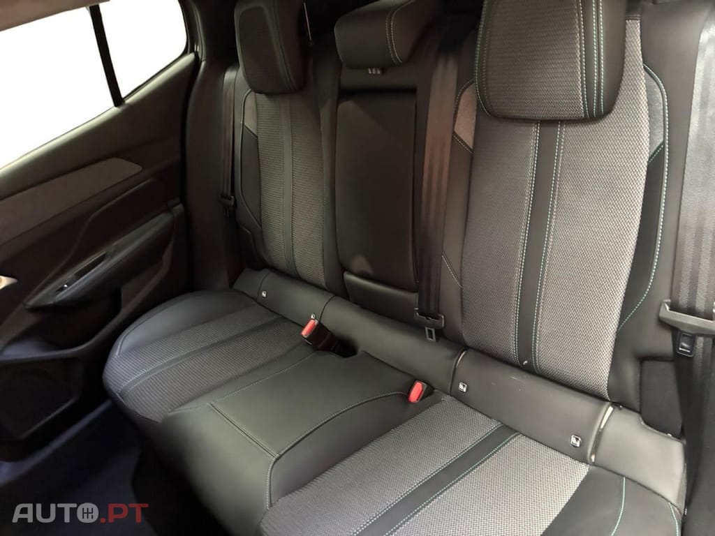 Peugeot 408 1.2 Hybrid Allure e-DCS6