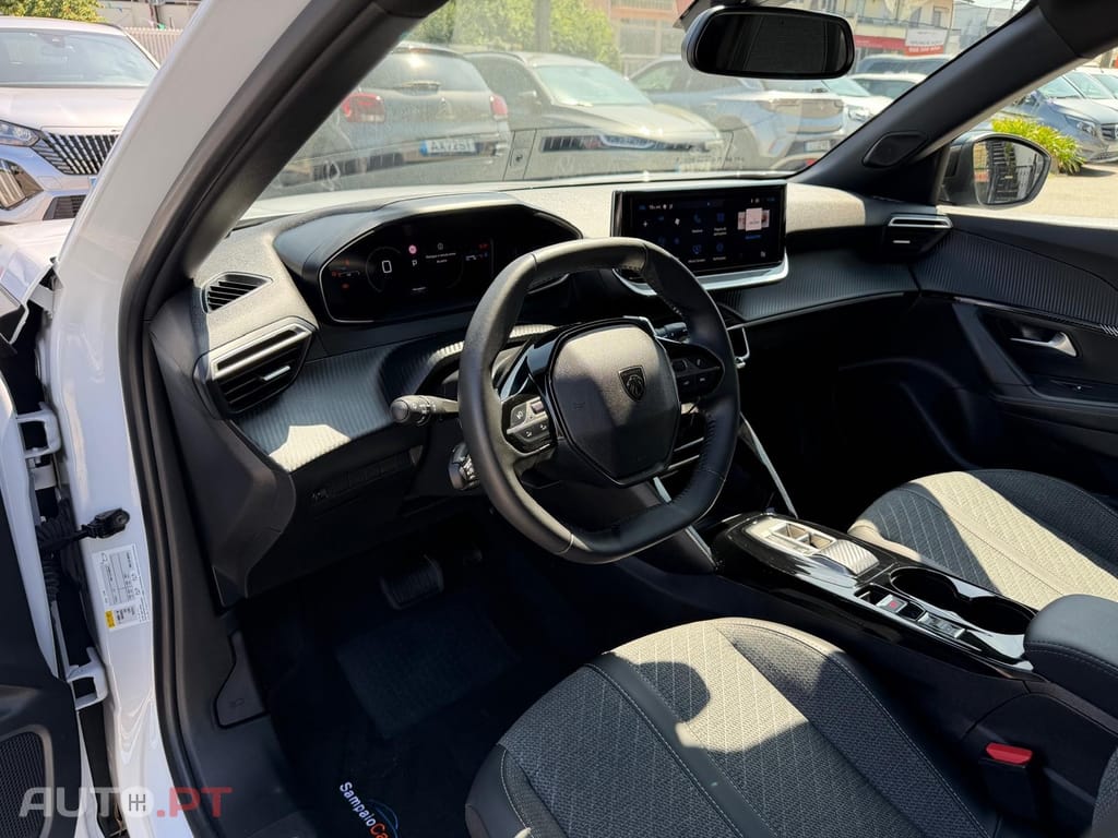Peugeot 2008 1.2 Hybrid Allure e-DCS6