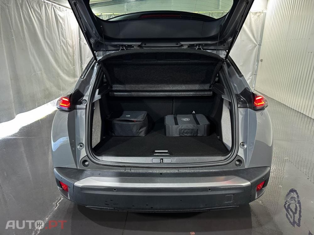 Peugeot E-2008 54 kWh GT